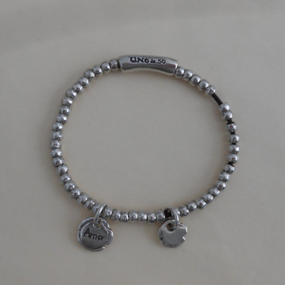Uno de 50 stretch bracelet with charms 7"